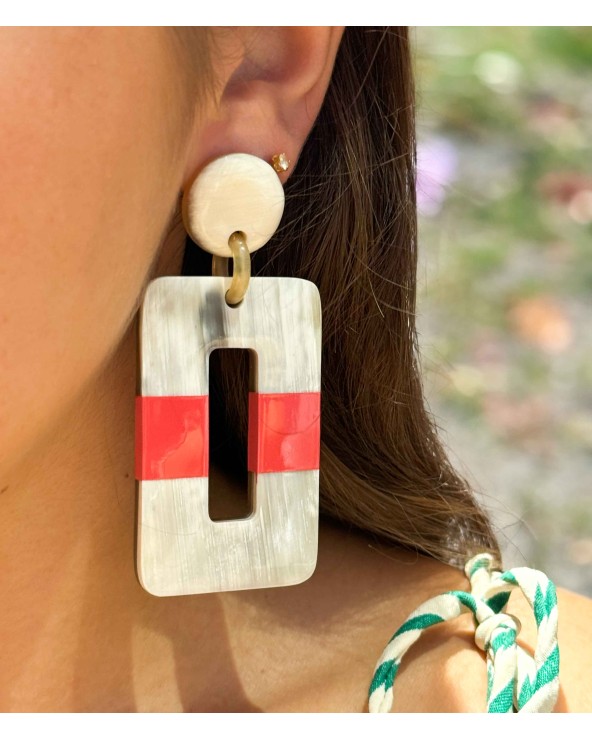 Boucles d'oreilles - corne naturelle - authentique - rectangle - pendante - couleur - rouge